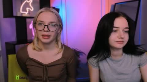 miki_ti online show from December 19, 2025, 7:43 pm