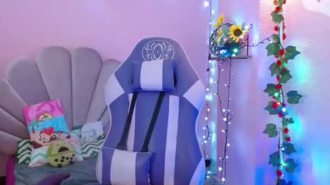 Snapshot of mikka_ela chatting on February 4, 2026, 1:28 pm Mikka 3 online show from February 4, 2026, 1:28 pm