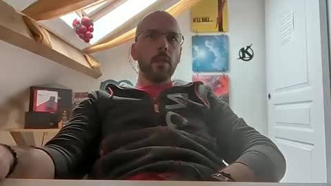 Snapshot of mikmik91 chatting on December 19, 2024, 10:13 am mikmik91 online show from December 19, 2024, 10:13 am