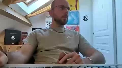 Snapshot of mikmik91 chatting on March 6, 2025, 3:02 pm mikmik91 online show from March 6, 2025, 3:02 pm