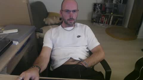 Snapshot of mikmik91 chatting on November 19, 2025, 4:18 pm mikmik91 online show from November 19, 2025, 4:18 pm