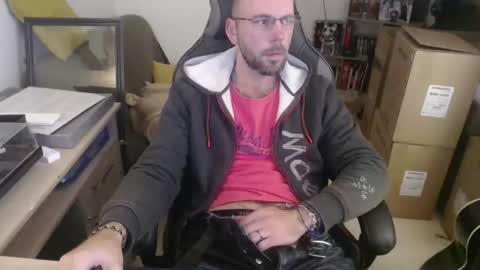 Snapshot of mikmik91 chatting on December 18, 2025, 4:13 pm mikmik91 online show from December 18, 2025, 4:13 pm