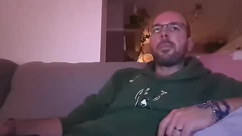 Snapshot of mikmik91 chatting on February 9, 2026, 12:47 am mikmik91 online show from February 9, 2026, 12:47 am