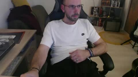 Snapshot of mikmik91 chatting on February 10, 2026, 4:44 pm mikmik91 online show from February 10, 2026, 4:44 pm