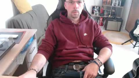 Snapshot of mikmik91 chatting on February 16, 2026, 11:28 am mikmik91 online show from February 16, 2026, 11:28 am