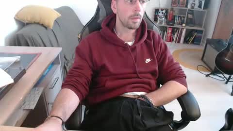 Snapshot of mikmik91 chatting on February 26, 2026, 3:44 pm mikmik91 online show from February 26, 2026, 3:44 pm