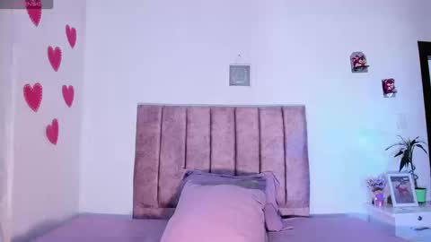 mila_1wood online show from September 26, 2025, 1:04 pm