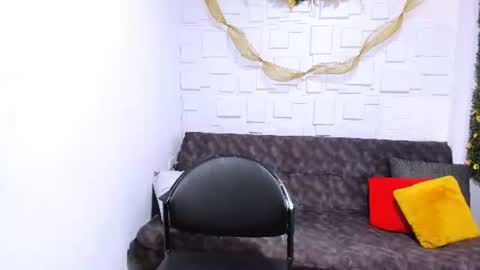 mila_cinnamon13 online show from January 13, 2025, 7:42 pm