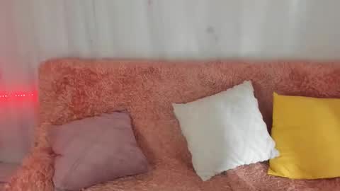 mila_cinnamon13 online show from March 3, 2025, 12:37 pm