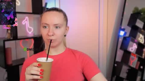 mila_glow online show from March 4, 2026, 12:44 pm