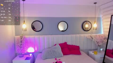 mila_hank online show from October 22, 2025, 1:22 pm