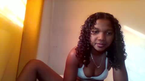 mila_lunah online show from April 6, 2026, 4:46 am