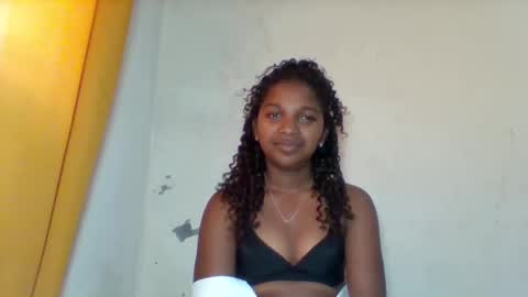 mila_lunah online show from May 8, 2026, 4:18 am