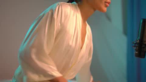 mila may  online show from September 19, 2025, 10:21 pm