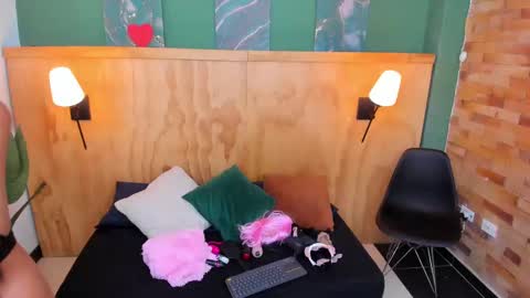 Mila and samy online show from September 27, 2025, 11:59 am