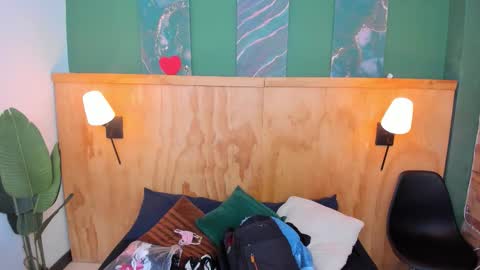 Mila and samy online show from October 15, 2025, 12:05 pm