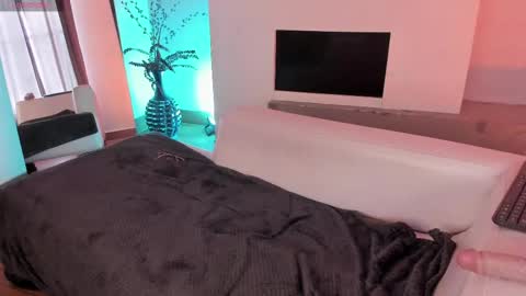 Mila online show from March 1, 2025, 5:27 pm