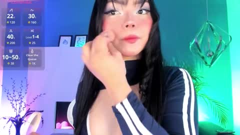 Mila online show from September 18, 2025, 11:23 am