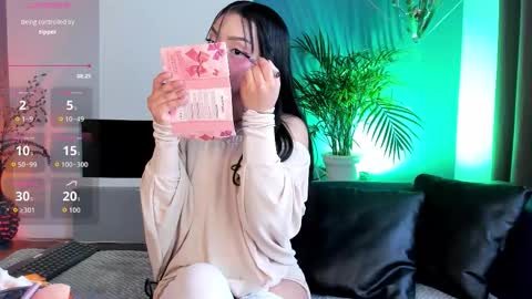 Mila online show from October 19, 2025, 11:44 am