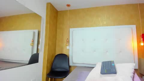          online show from November 18, 2025, 10:25 pm