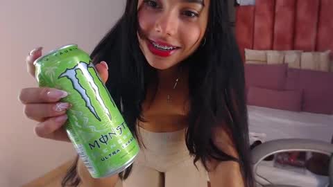 milaa_star online show from September 26, 2025, 4:27 am