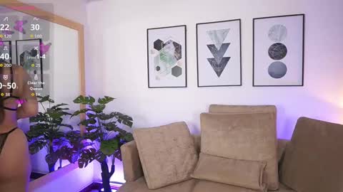 milacrave online show from September 22, 2025, 11:45 am