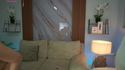 milacrave online show from October 2, 2025, 11:39 am