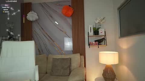 milacrave online show from October 29, 2025, 11:34 am