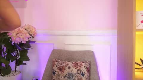 milacrave online show from February 2, 2026, 11:42 am