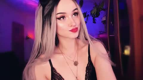 MiladyJolie online show from February 19, 2025, 4:44 am