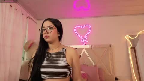 milah_tay online show from April 13, 2026, 11:37 am