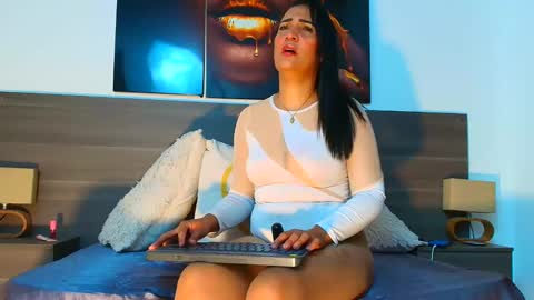 Snapshot of milahot23 chatting on May 4, 2026, 10:44 am mila online show from May 4, 2026, 10:44 am