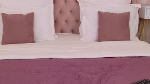 Snapshot of milaleoneli chatting on November 5, 2025, 3:34 pm milaleoneli online show from November 5, 2025, 3:34 pm