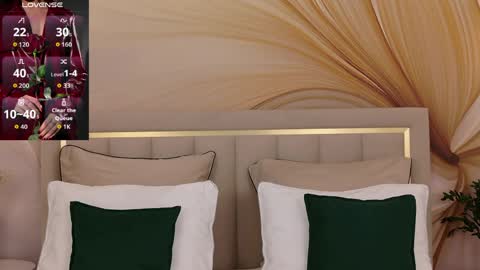 milaleoneli online show from March 25, 2026, 3:51 pm