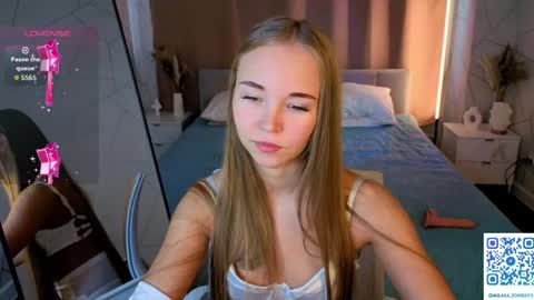 Milana online show from May 15, 2026, 1:12 am