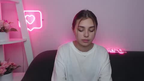 milanaangelas online show from February 1, 2025, 8:50 am