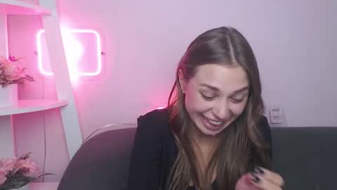 milanaangelas online show from September 15, 2025, 12:49 pm