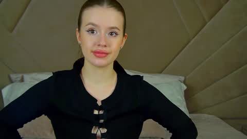 MilanaBalmain online show from January 16, 2025, 1:37 am