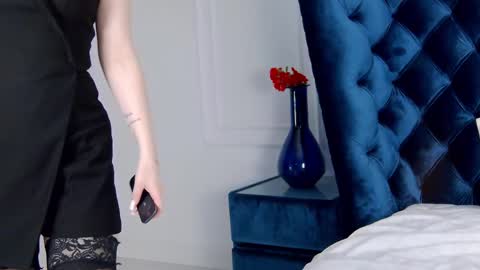 MilanaBalmain online show from February 9, 2025, 8:11 am