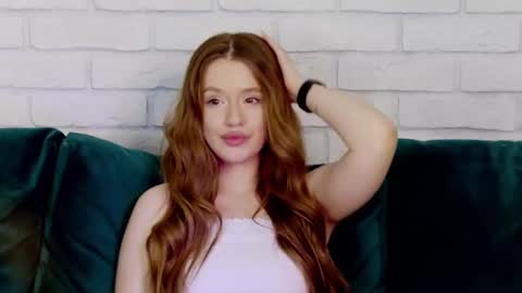 MilanaBalmain online show from February 18, 2025, 7:43 am