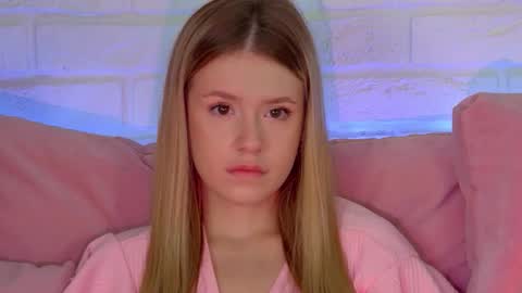 MilanaBalmain online show from September 27, 2025, 4:39 am