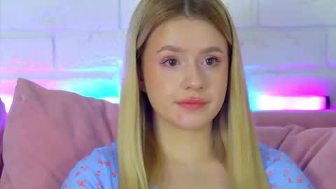 MilanaBalmain online show from March 16, 2026, 5:44 am