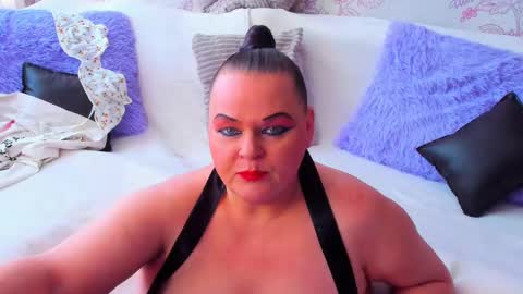 Snapshot of milanabiegert chatting on February 19, 2025, 12:33 pm Lana online show from February 19, 2025, 12:33 pm