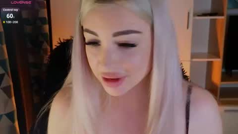 Lana online show from April 8, 2026, 8:42 pm