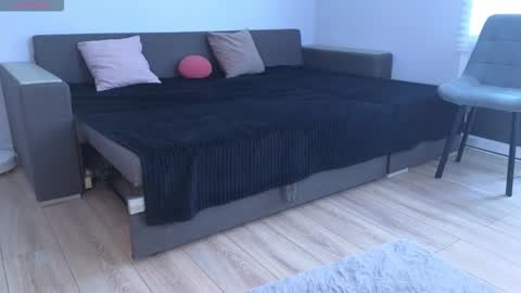 milanakowall online show from March 13, 2026, 7:37 am