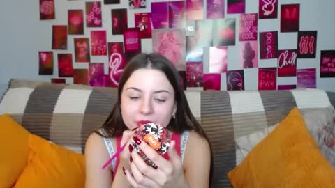 milanaroz online show from February 7, 2025, 9:26 am