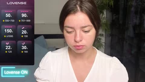 Mila online show from September 12, 2025, 12:27 pm