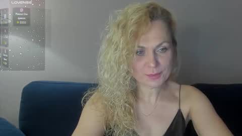 milanna_x online show from November 22, 2025, 6:18 pm