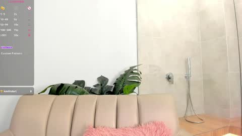Sexy Mila  online show from May 14, 2026, 1:51 pm