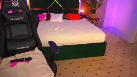 Snapshot of milaskyy chatting on March 9, 2025, 6:43 pm milaskyy online show from March 9, 2025, 6:43 pm